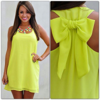 ROPA DE MUJER CON DISEÑO DE LAZO